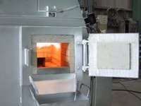 フラックス処理を行うSEH炉の溶解室
